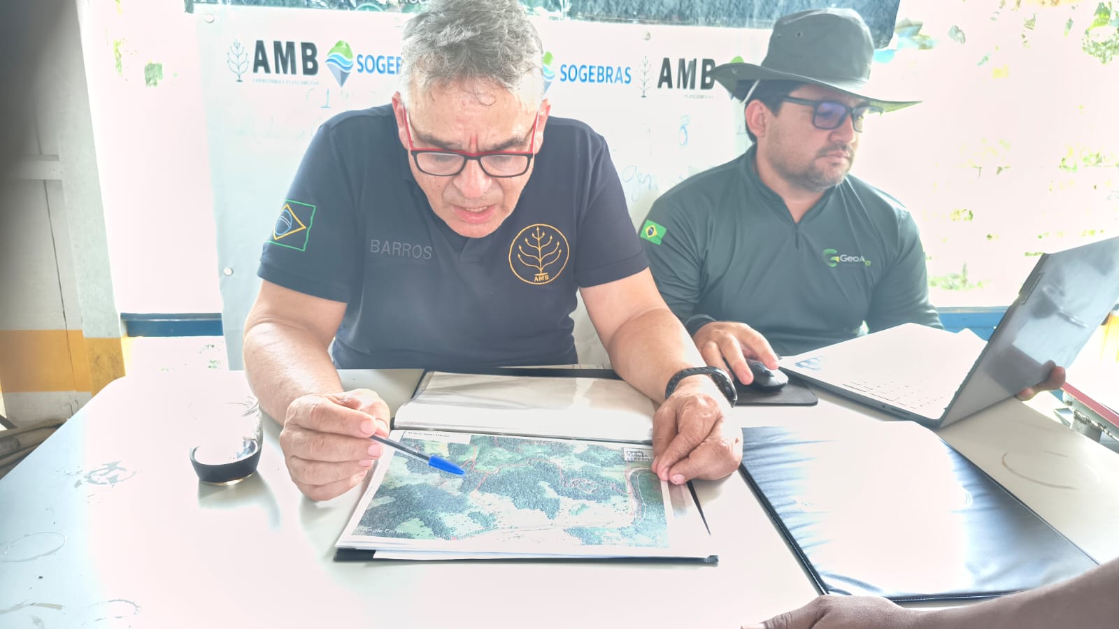 Análise de mapas em reunião de campo